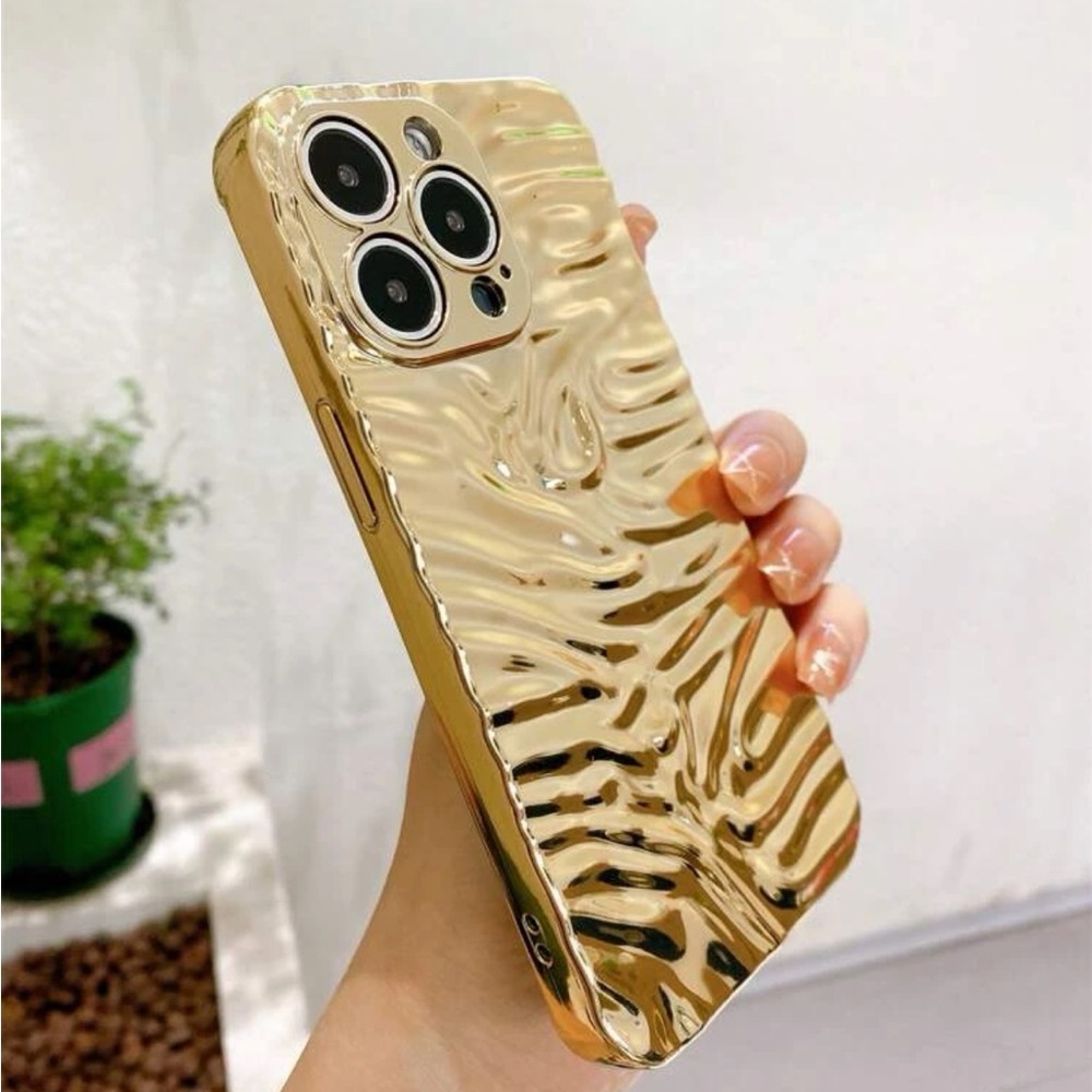 Trendy iPhone Case 📱 - Picture 2 of 3